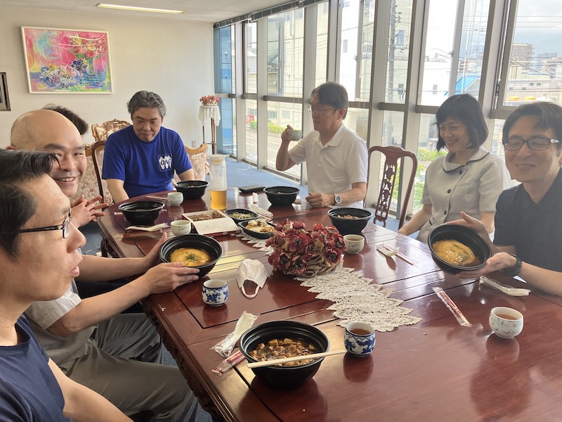 ランチミーティング始めました!